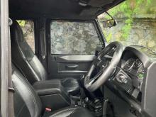 https://riyasewana.com/uploads/land-rover-defender-241458486704.jpg