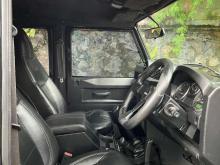 https://riyasewana.com/uploads/land-rover-defender-291745336494.jpg