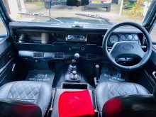https://riyasewana.com/uploads/land-rover-defender-90-1987-38351412284.jpg