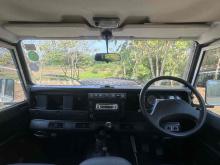 https://riyasewana.com/uploads/land-rover-defender-d-918094824691.jpg