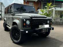 Land-Rover Defender Puma 2011 SUV