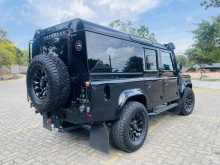 Land-Rover Defender Puma 2010 SUV