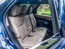 https://riyasewana.com/uploads/land-rover-discovery-5-2017-2213413712443.jpg