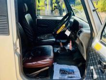 https://riyasewana.com/uploads/mahindra-2006-2213303924104.jpg