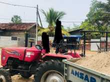 https://riyasewana.com/uploads/mahindra-575-di-2013-2210555812383.jpg