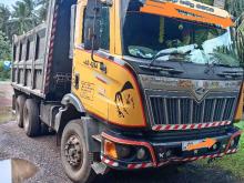 Mahindra Blazo 2019 Lorry