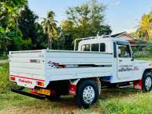 https://riyasewana.com/uploads/mahindra-bolero-2006-114484212932.jpg