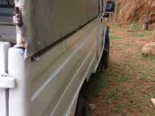 https://riyasewana.com/uploads/mahindra-bolero-211611304962.jpg