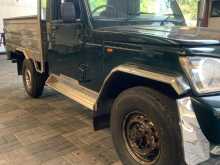 https://riyasewana.com/uploads/mahindra-bolero-44-151108454983.jpg