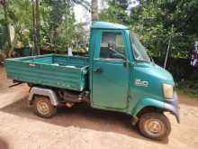 Mahindra Gio 2010 Lorry