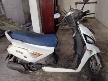 Mahindra Gusto 2015 Motorbike