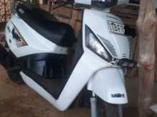 Mahindra GUSTO 2015 Motorbike