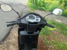 Mahindra Gusto 2015 Motorbike