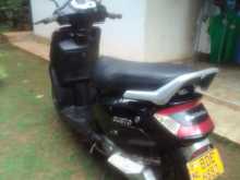 Mahindra Gusto 2015 Motorbike