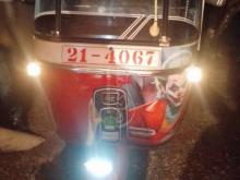 https://riyasewana.com/uploads/mahindra-re-272220414263100.jpg