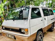 Mahindra VOYAGER 2004 Van