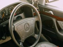 Mercedes-Benz E 220 1994 Car