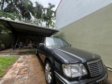 Mercedes-Benz E200 1995 Car