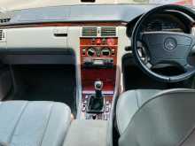 https://riyasewana.com/uploads/mercedes-benz-e200-4111510204.jpg