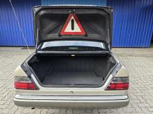 https://riyasewana.com/uploads/mercedes-benz-w-124-192031536884.jpg