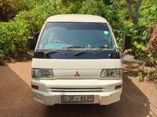 Mitsubishi Mitsubishi 2004 Van