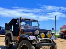 Mitsubishi 4DR5 1982 SUV