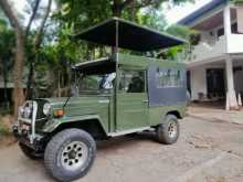 Mitsubishi 4DR5 1969 Car
