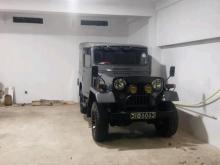 Mitsubishi 4DR5 J24 1980 SUV