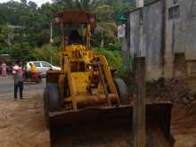 Mitsubishi Backhoe Loader 2000 Heavy-Duty