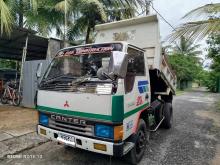 Mitsubishi Cantre Tipper 2000 Lorry