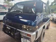 Mitsubishi Delica P 25 1995 Van