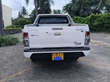 https://riyasewana.com/uploads/mitsubishi-hilux-trd-31608204853.jpg