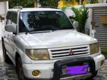 Mitsubishi Pajero Io 2000 SUV