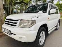 Mitsubishi Pajero Io 2002 SUV