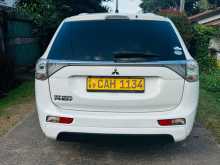 https://riyasewana.com/uploads/mitsubishi-jeep-2015-716473012882.jpg