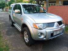 https://riyasewana.com/uploads/mitsubishi-l-200-111320114123.jpg