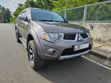 https://riyasewana.com/uploads/mitsubishi-l200-2010-820401512904.jpg