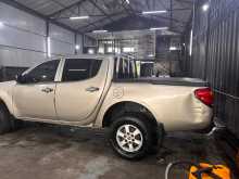 https://riyasewana.com/uploads/mitsubishi-l200-2011-415502212833.jpg