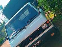 https://riyasewana.com/uploads/mitsubishi-l300-1185945352.jpg