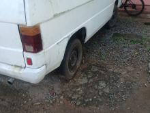Mitsubishi L300 1985 Van