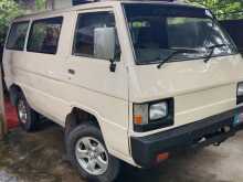 Mitsubishi L300 2000 Van