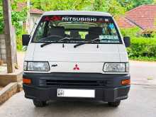 Mitsubishi L300 2001 Van