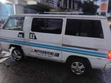 Mitsubishi L300 1980 Van