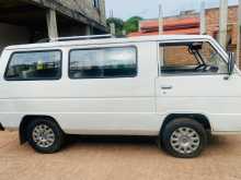 Mitsubishi L300 1982 Van