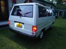 Mitsubishi L300 1985 Van