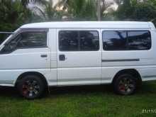 Mitsubishi L300 2005 Van