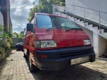 Mitsubishi L300 2003 Van