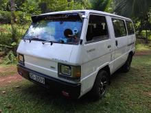 Mitsubishi L300 Delica 1986 Van