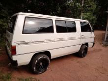 Mitsubishi L300 Delica 1985 Van