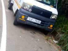 Mitsubishi MATSUBISHI 2002 Lorry